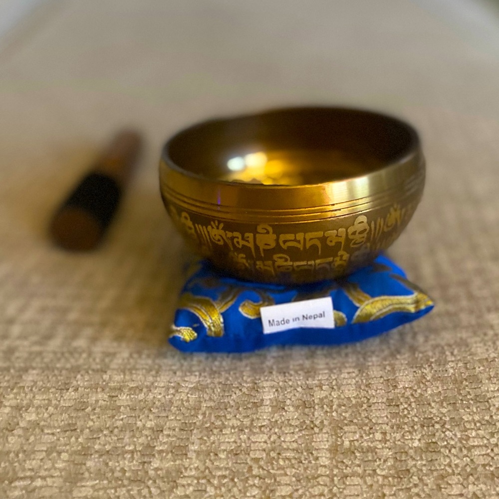 Tibetan singing bowl. 4 inch. Authentically hand crafted.